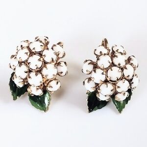 🕊️ Vintage 60's Sandor Milk Glass Rhinestone Flower Bouquet Clip On Earrings